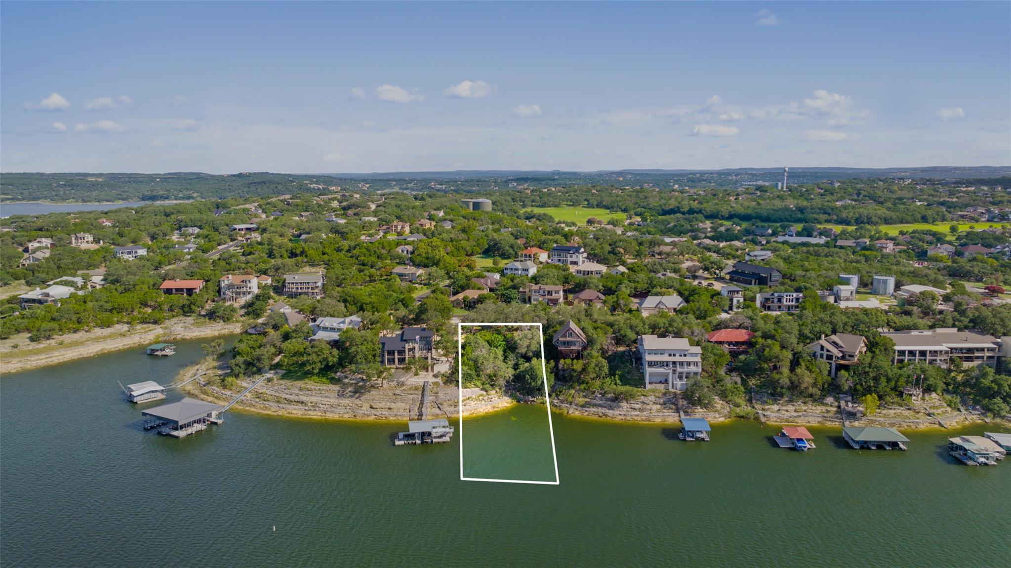 18401 Lakepoint CIR