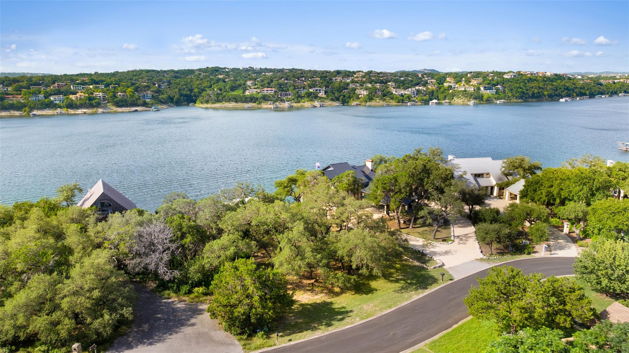 18401 Lakepoint CIR