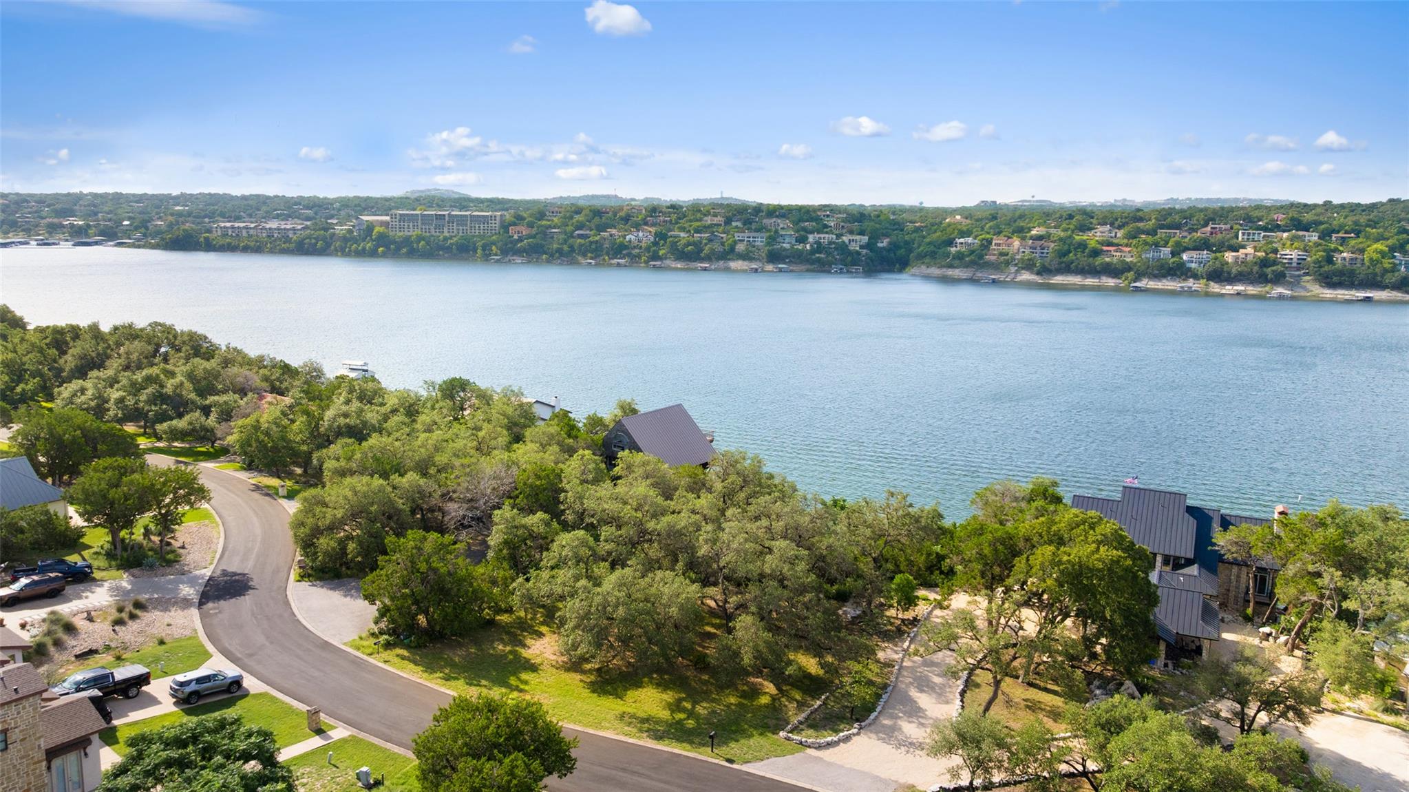 18401 Lakepoint CIR