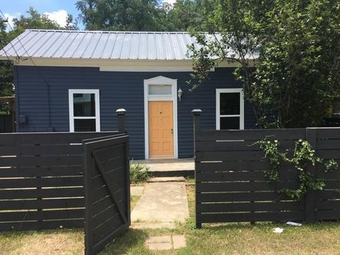 Photo of 1405 Bob Harrison ST, Austin, TX 78702 (MLS # 5910775)