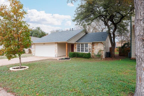 Photo of 7611 Navarro PL, Austin, TX 78749 (MLS # 3610317)