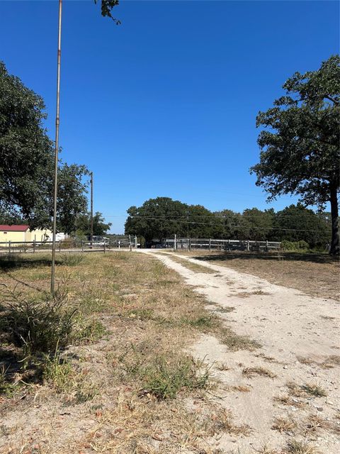 145 Sandy LN Elgin TX 78621