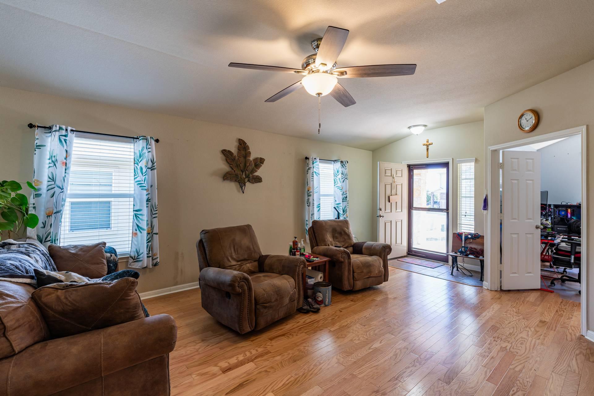 604 Comal RUN