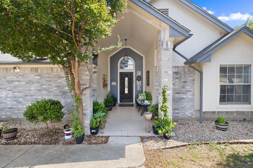 1102 Oak Hollow DR