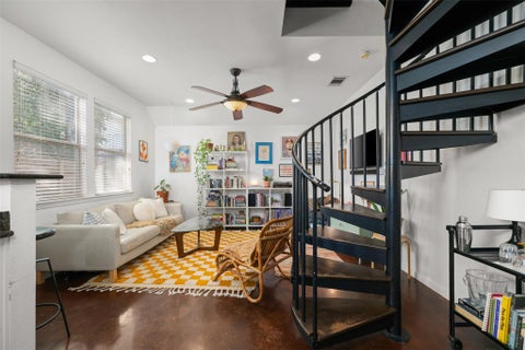 Photo of 1610 Willow ST, Austin, TX 78702 (MLS # 5478955)