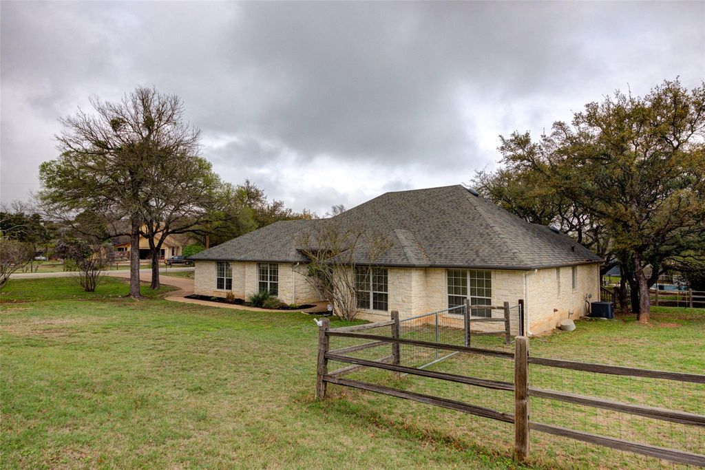 Photo of 805 Kemp Hills DR, Austin, TX 78737 (MLS # 3377266)