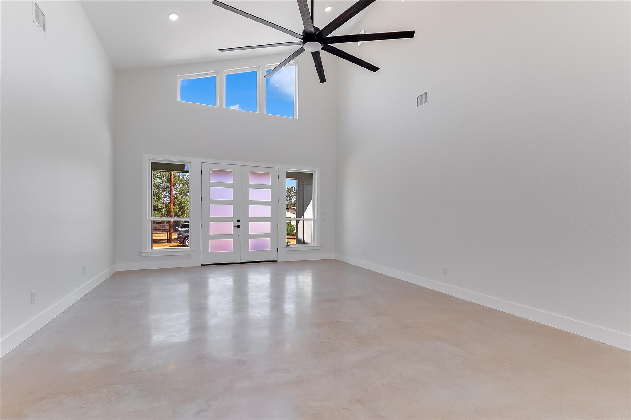 155 W Hickory DR