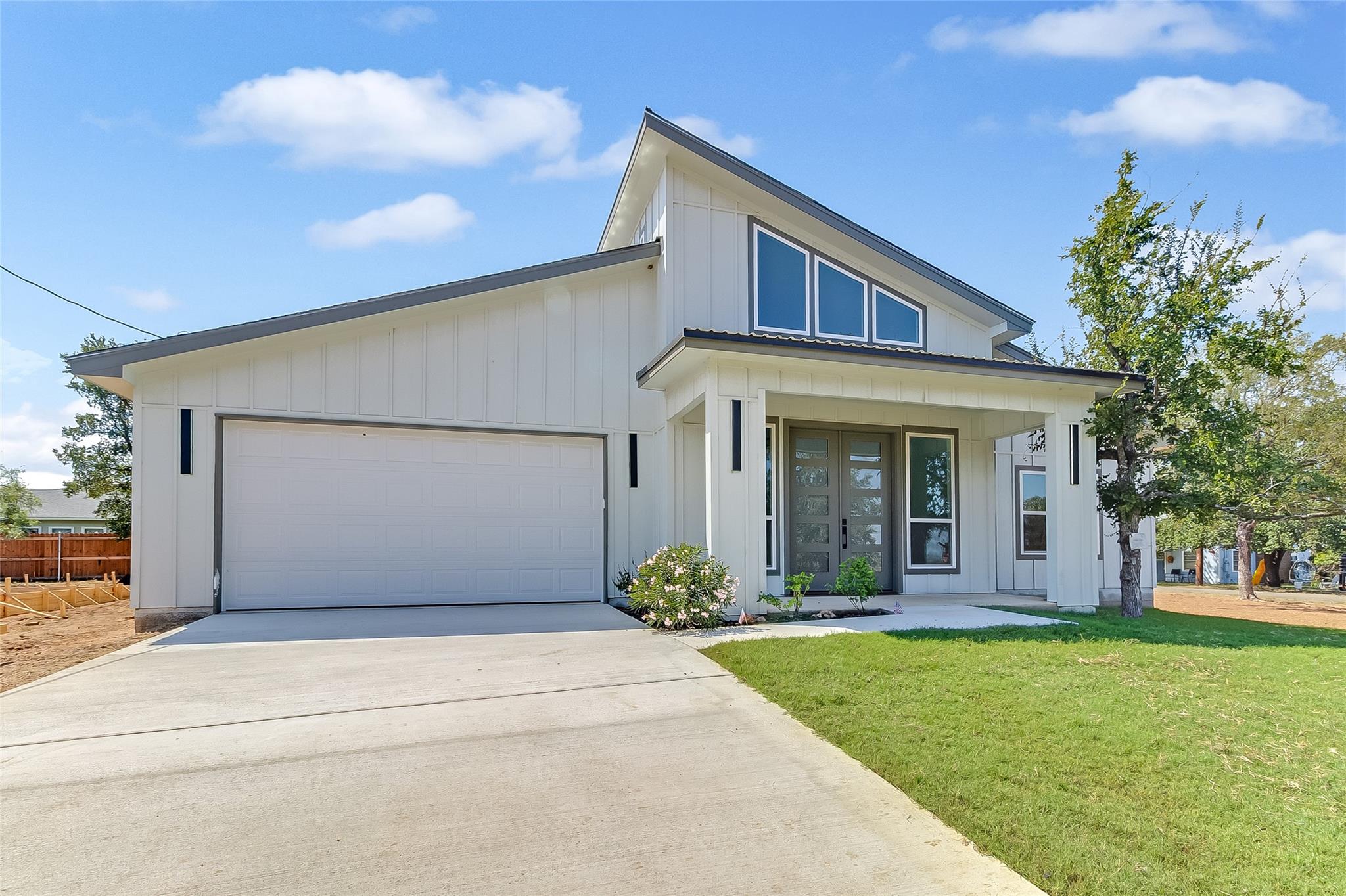 155 W Hickory DR
