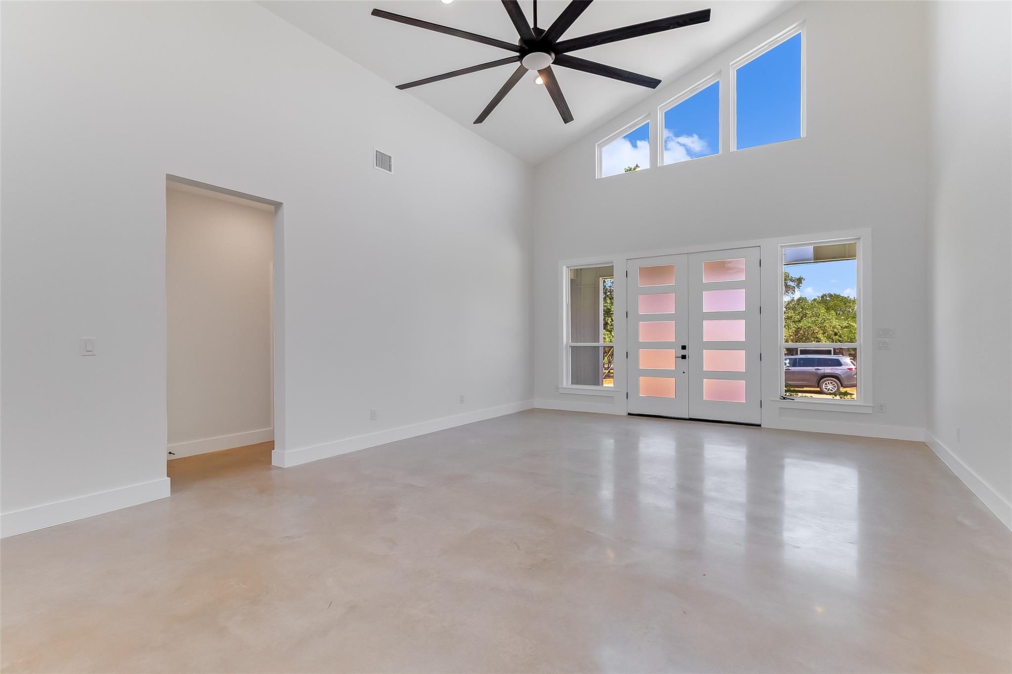 155 W Hickory DR