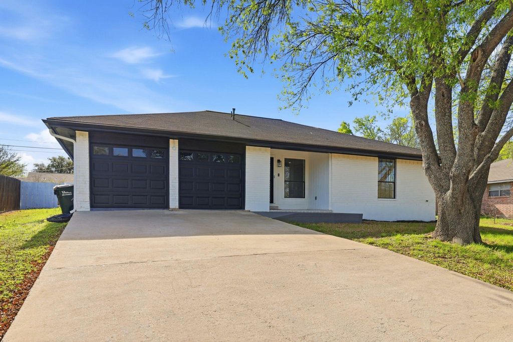 Photo of 1509 Parkview LN, San Marcos, TX 78666 (MLS # 3451474)