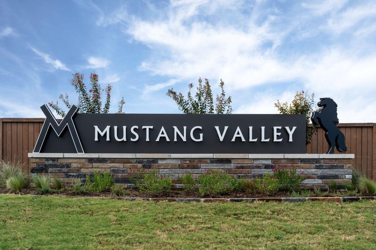 15101 Kiger Mustang DR