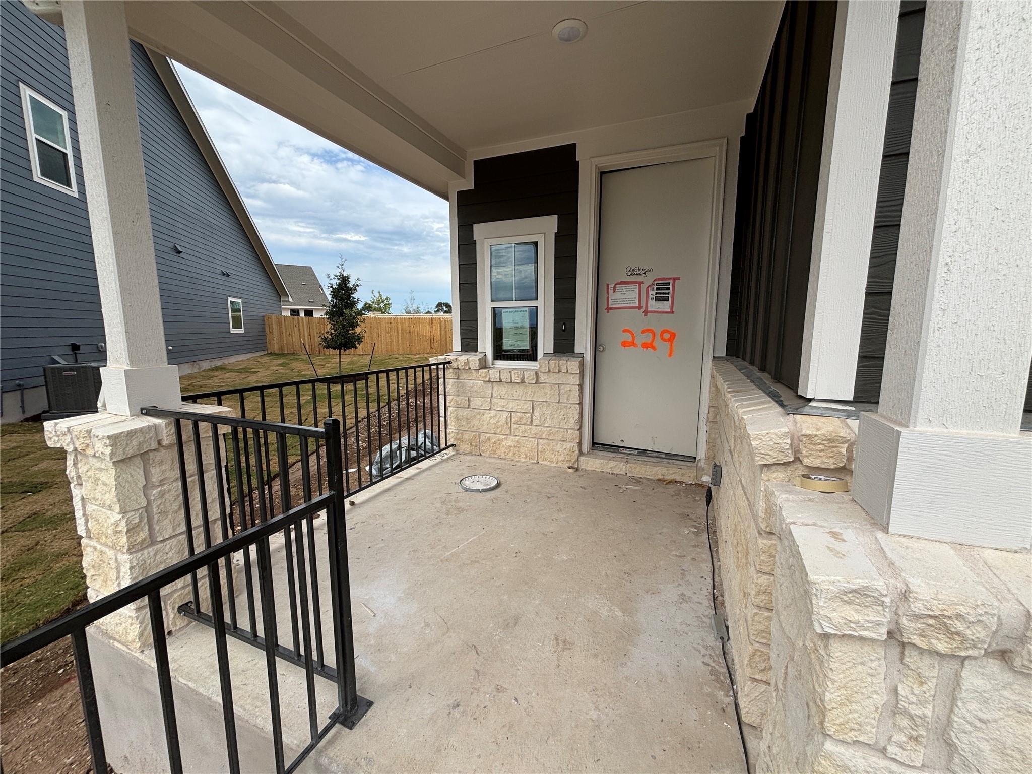 229 Kings Canyon DR