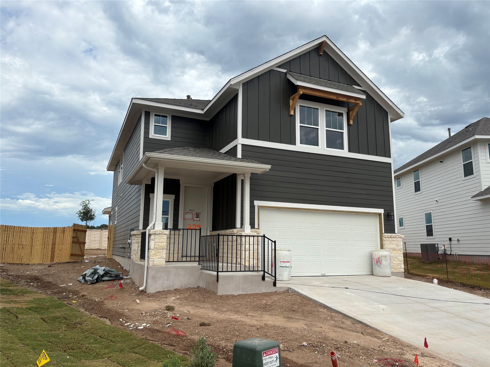 229 Kings Canyon DR