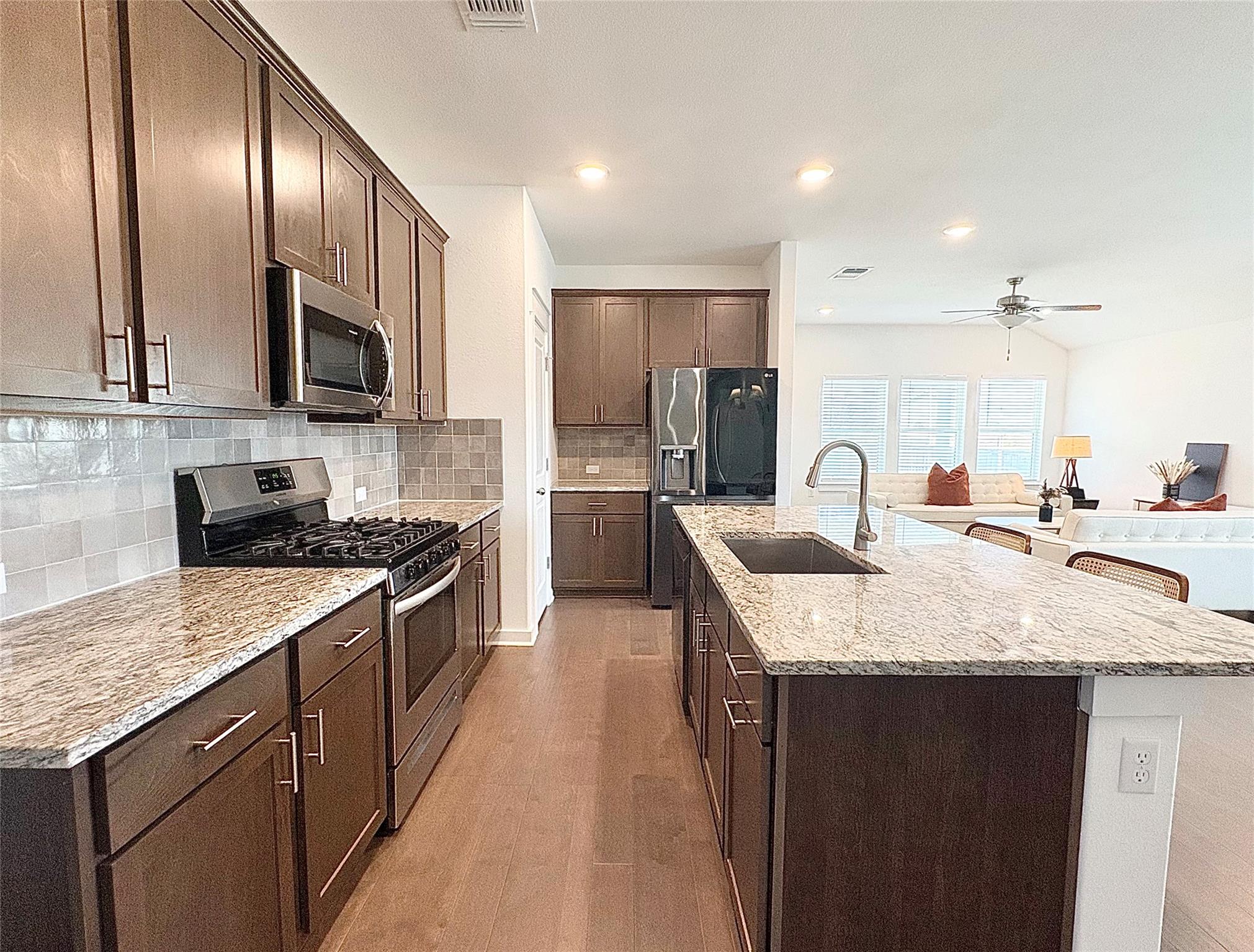 15308 Grenadine Bloom CV