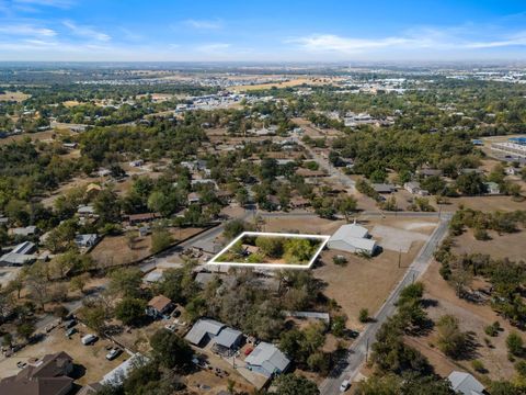 102 Masonic DR Elgin TX 78621