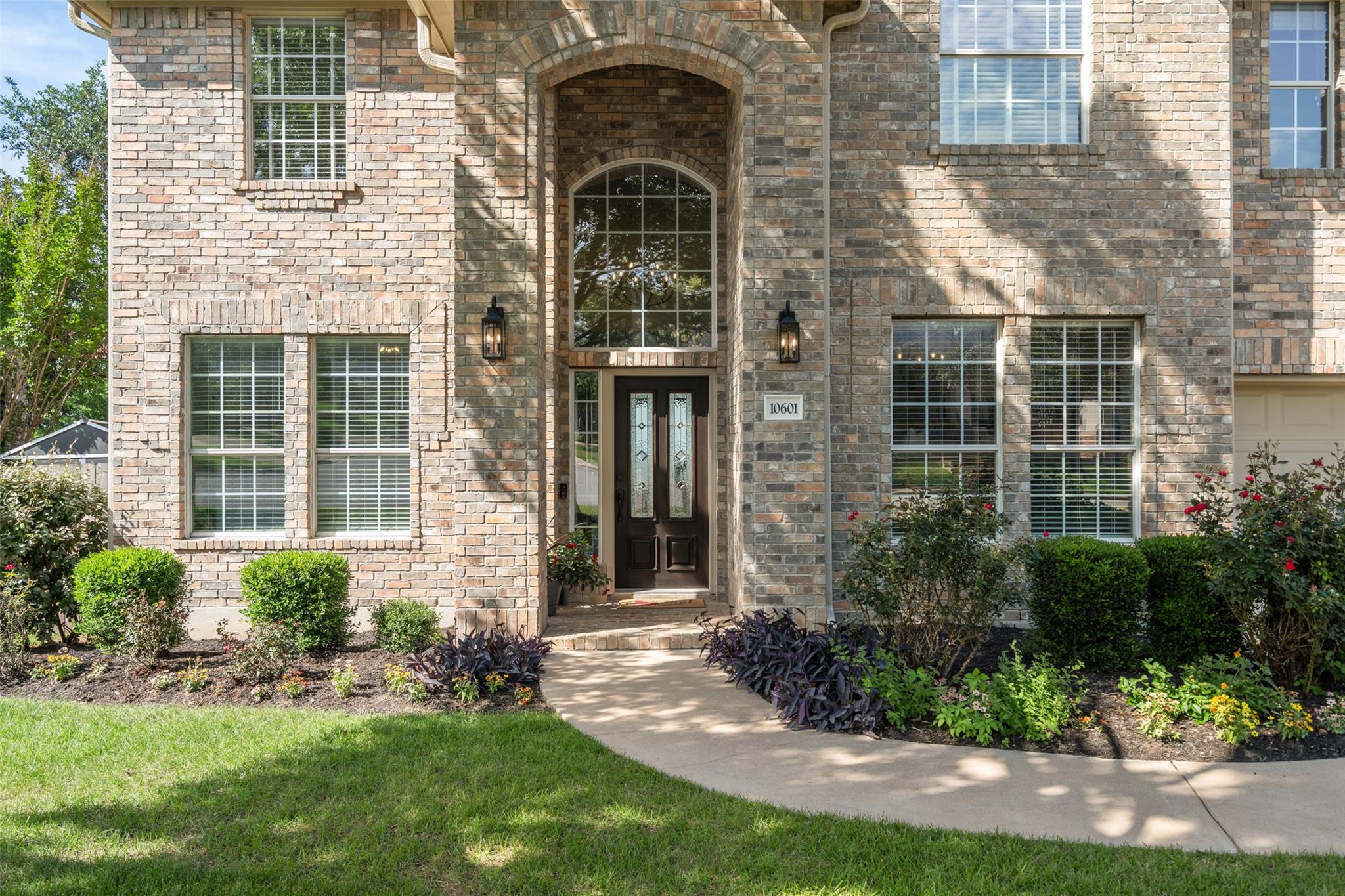 10601 Pointe View DR