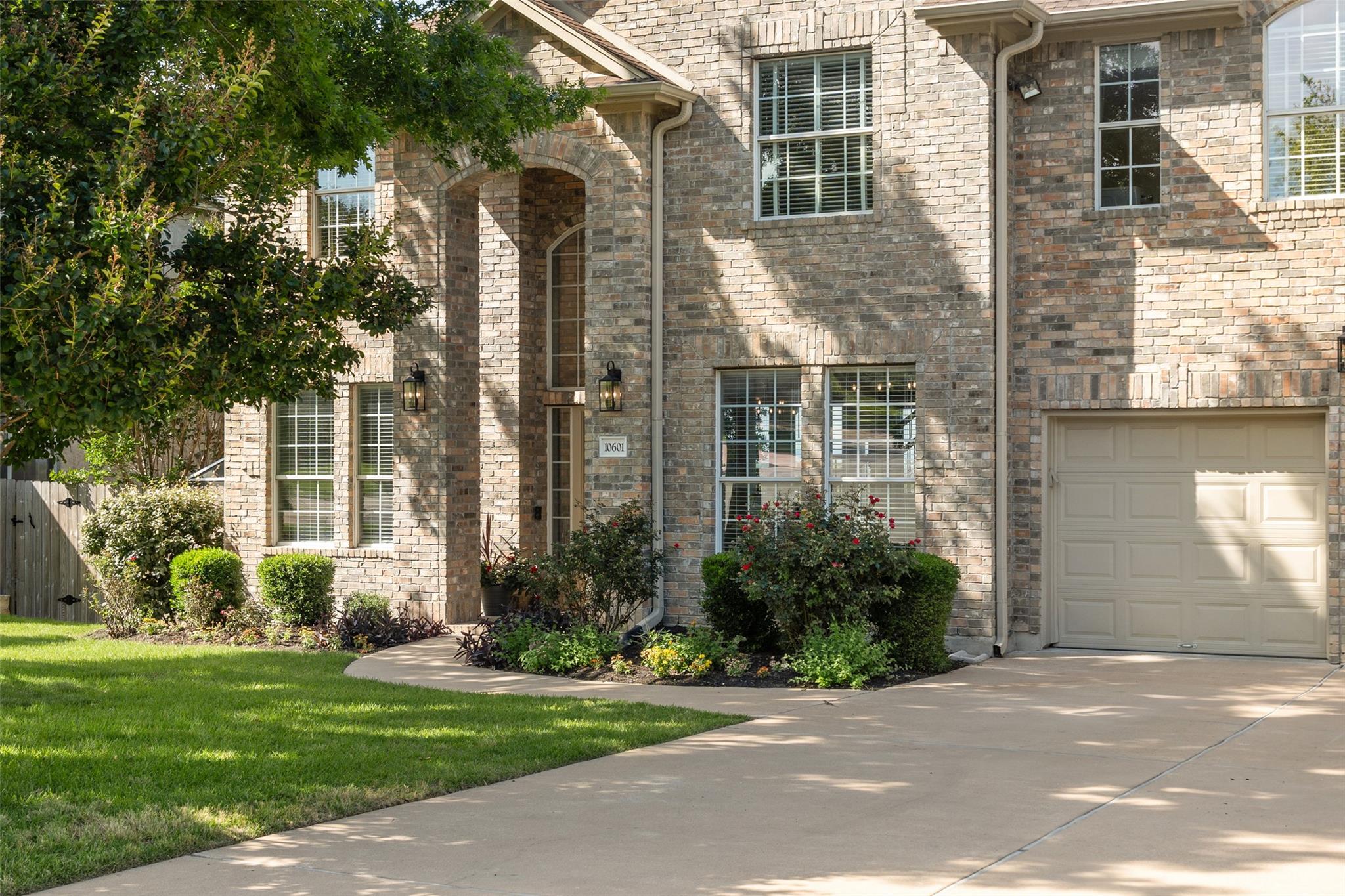 10601 Pointe View DR