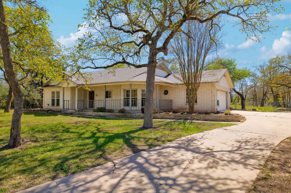 Photo of 216 WEST OAK LOOP, Cedar Creek, TX 78612 (MLS # 1269473)