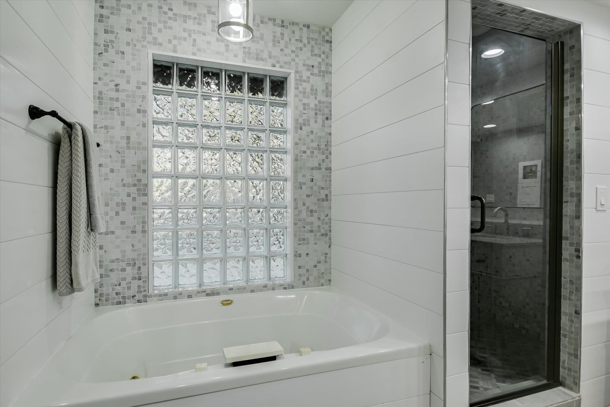 Wimberley, Texas 78676, United States, 3 Bedrooms Bedrooms, ,4 BathroomsBathrooms,Residential,Active,79645