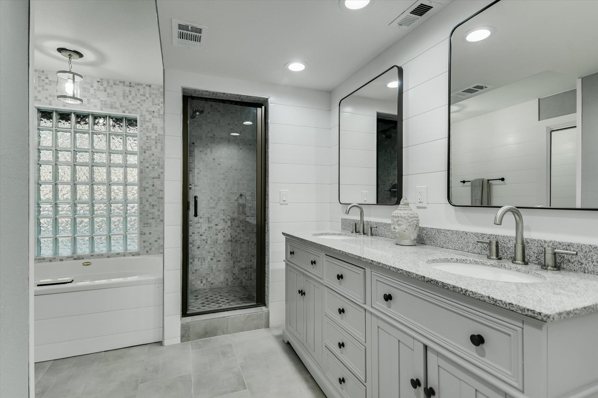 Wimberley, Texas 78676, United States, 3 Bedrooms Bedrooms, ,4 BathroomsBathrooms,Residential,Active,79645