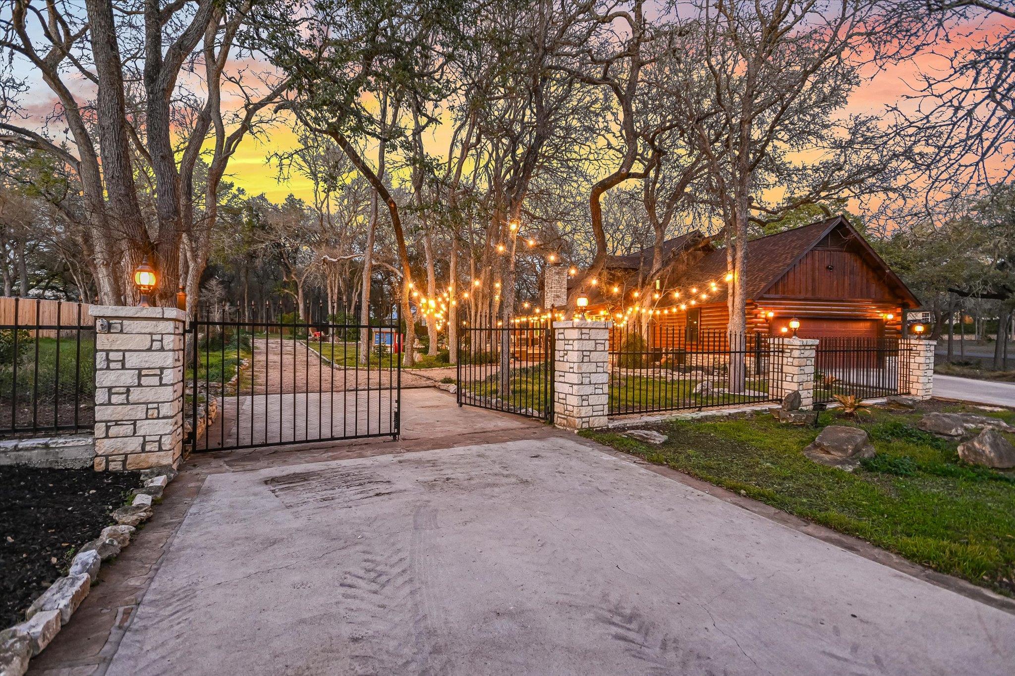Wimberley, Texas 78676, United States, 3 Bedrooms Bedrooms, ,4 BathroomsBathrooms,Residential,Active,79645