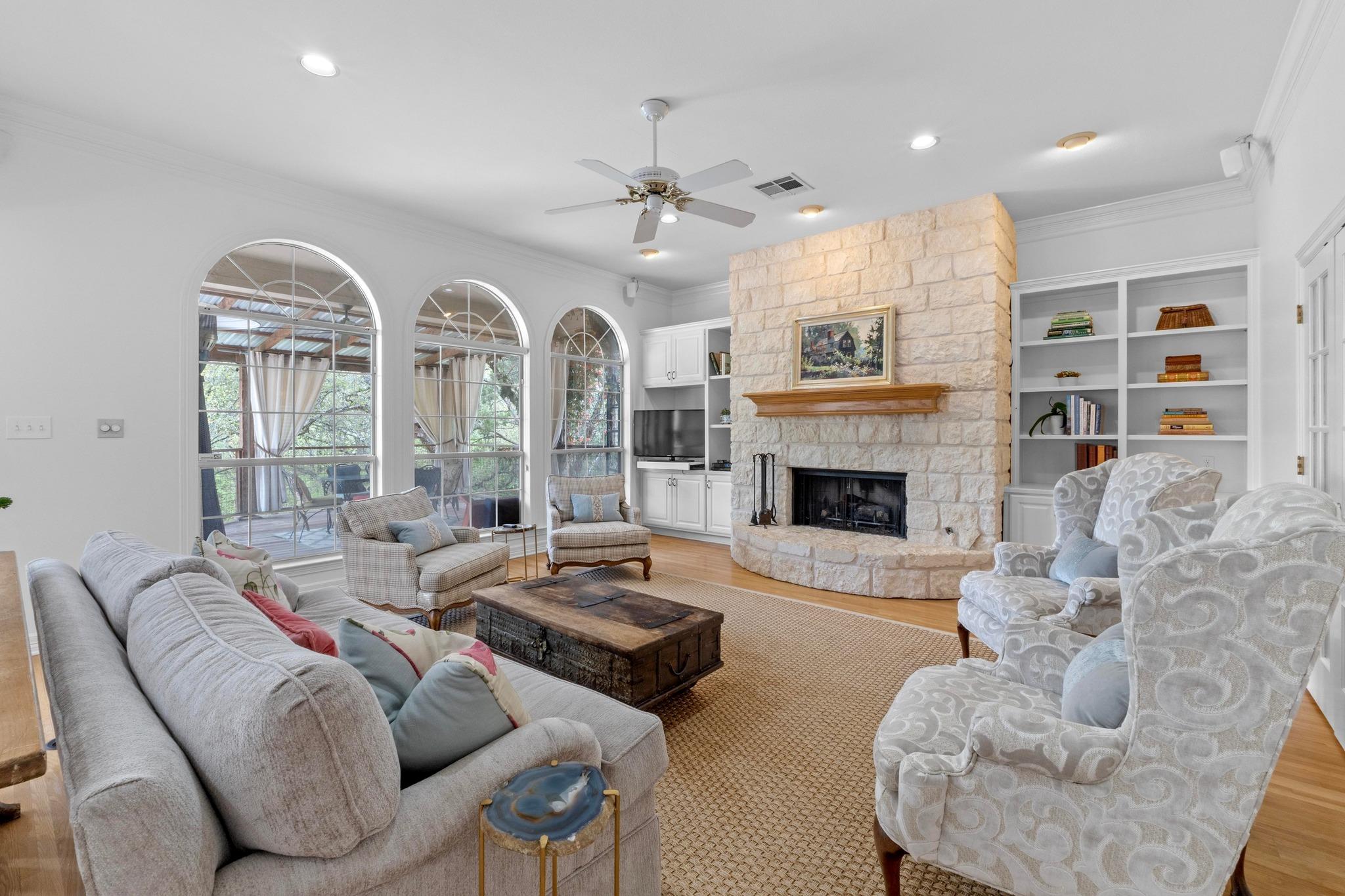 5305 Cuesta Verde
