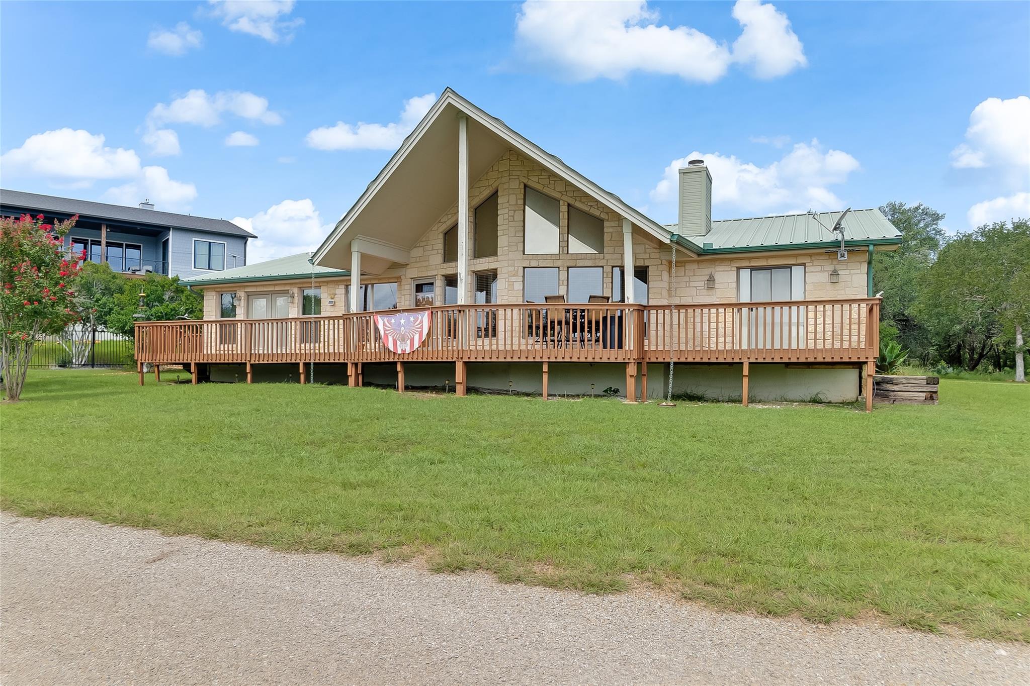 713 Lagoon LOOP