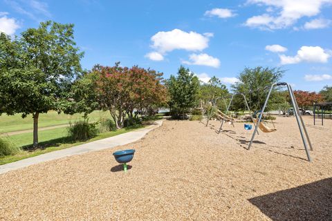 Tiny photo for 6804 Robert Dixon DR, Austin, TX 78749 (MLS # 1695371)