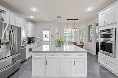 Photo of 6804 Robert Dixon DR, Austin, TX 78749 (MLS # 1695371)