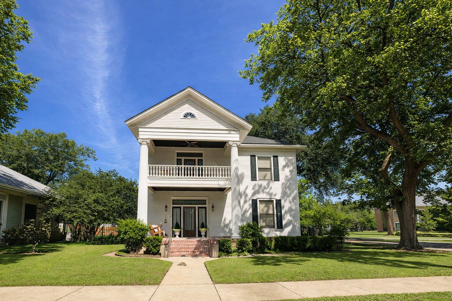 307 Burleson ST