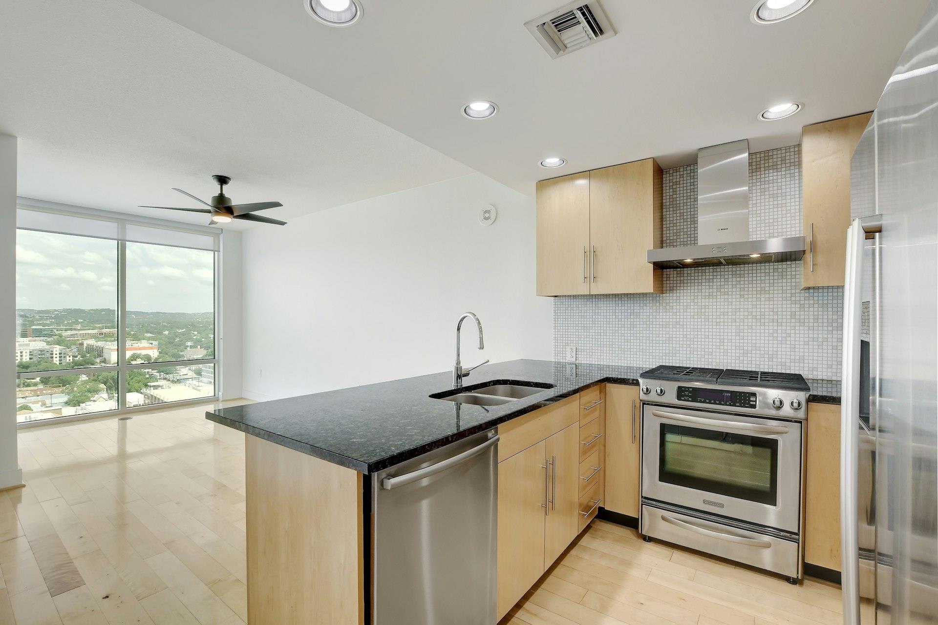 300 Bowie ST 2006