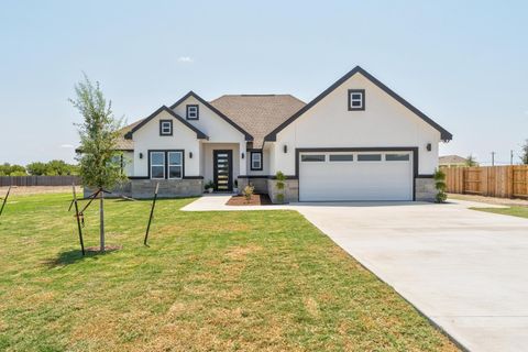 123 Bianca CIR Del Valle TX 78617