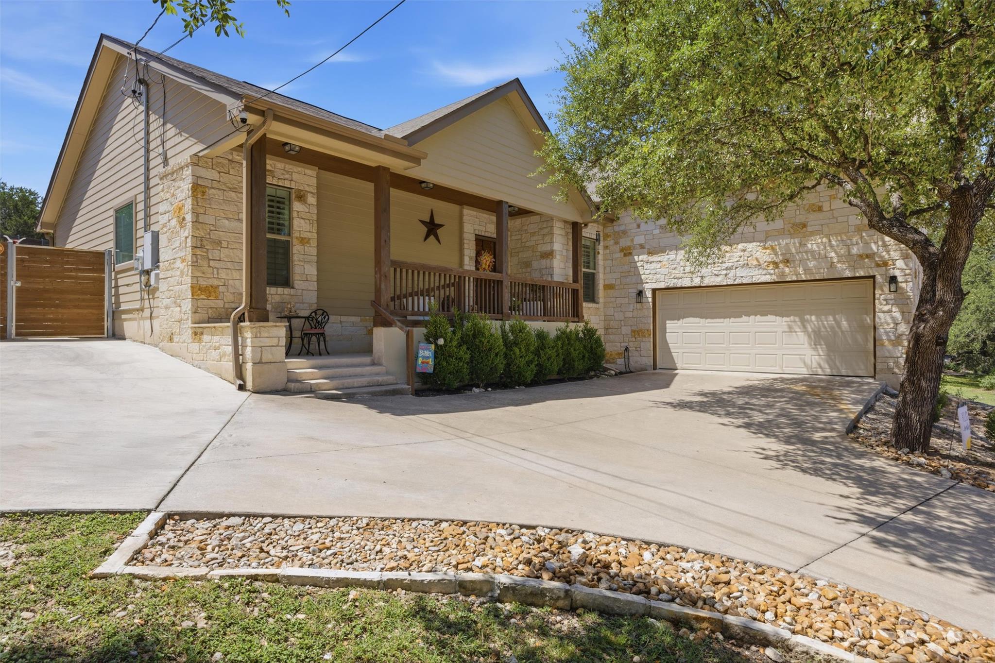 21911 Moffat DR