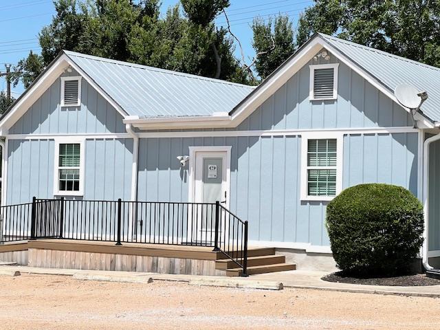 103 N West DR