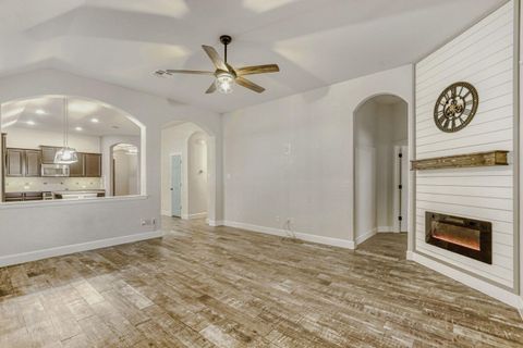 1813 Chimney DR Leander TX 78641