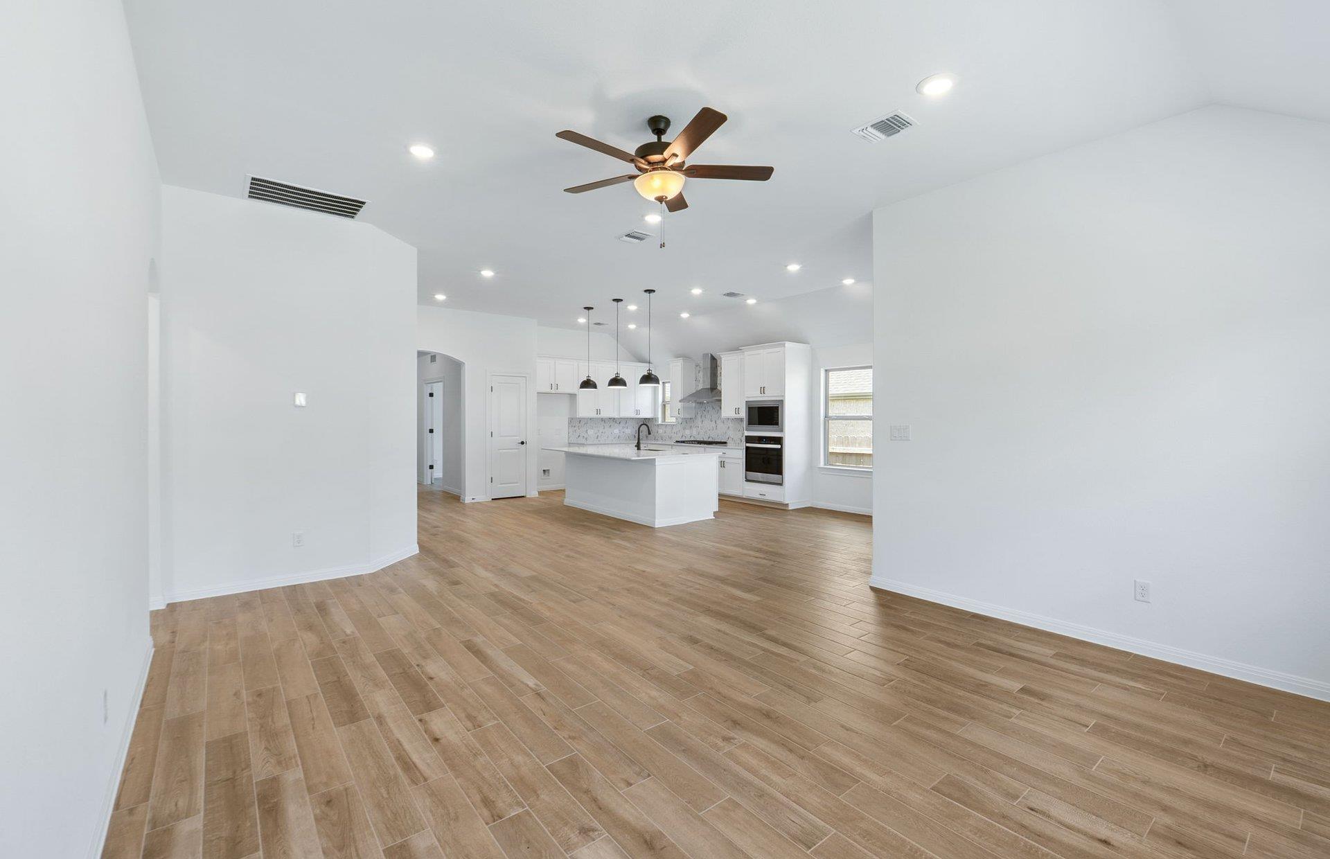 808 Crescent View DR