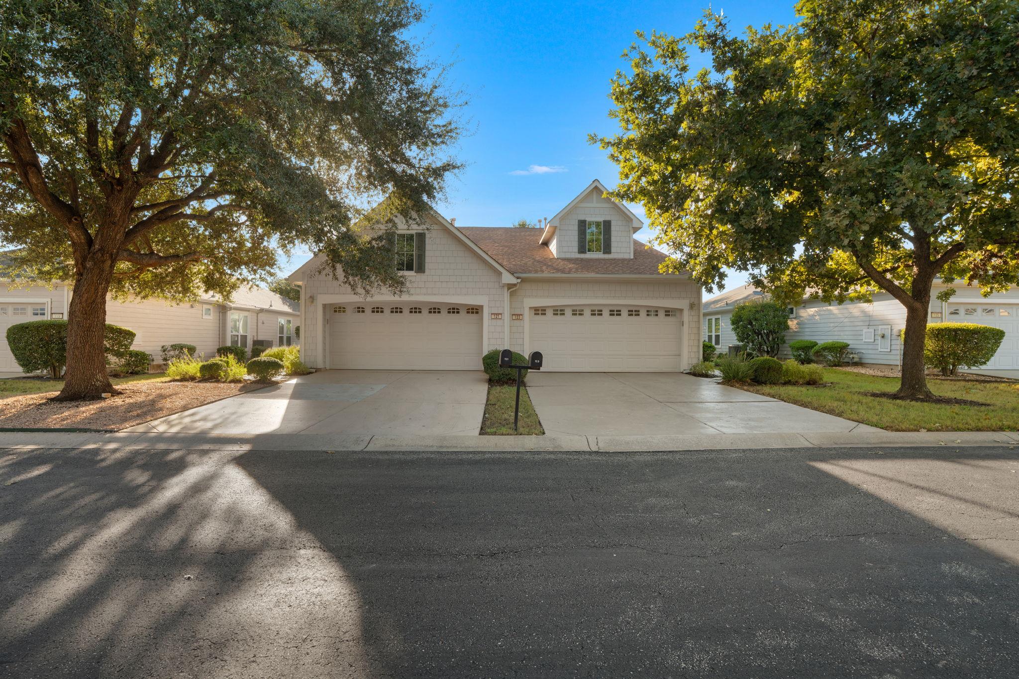 121 Dickens CIR