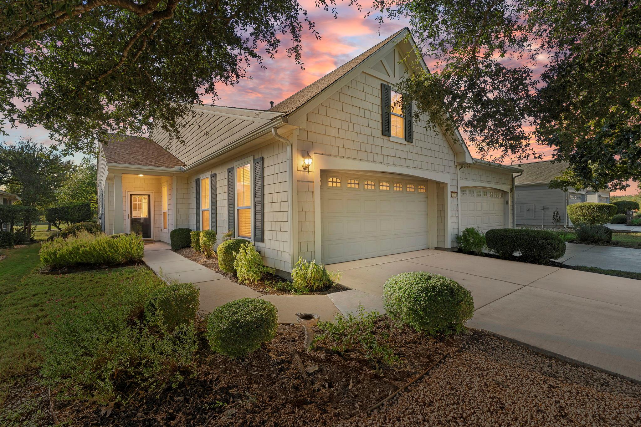 121 Dickens CIR