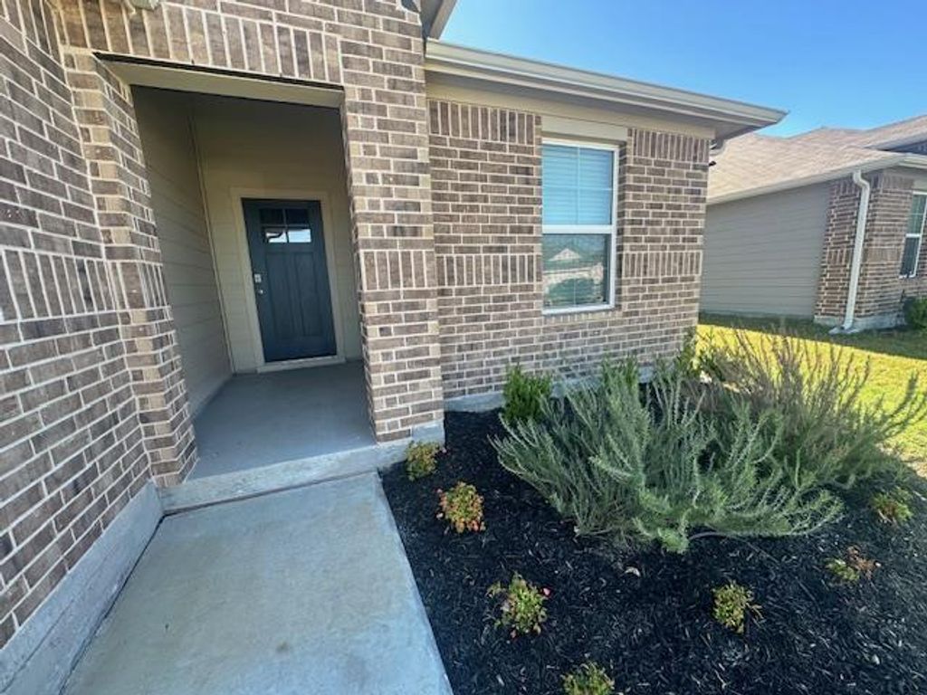 Photo of 400 St Thomas ST, Lockhart, TX 78644 (MLS # 2325211)