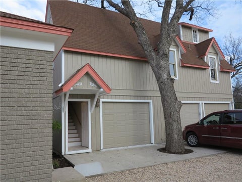 Photo of 310 W University Ave #B, Georgetown, TX 78626 (MLS # 4810994)