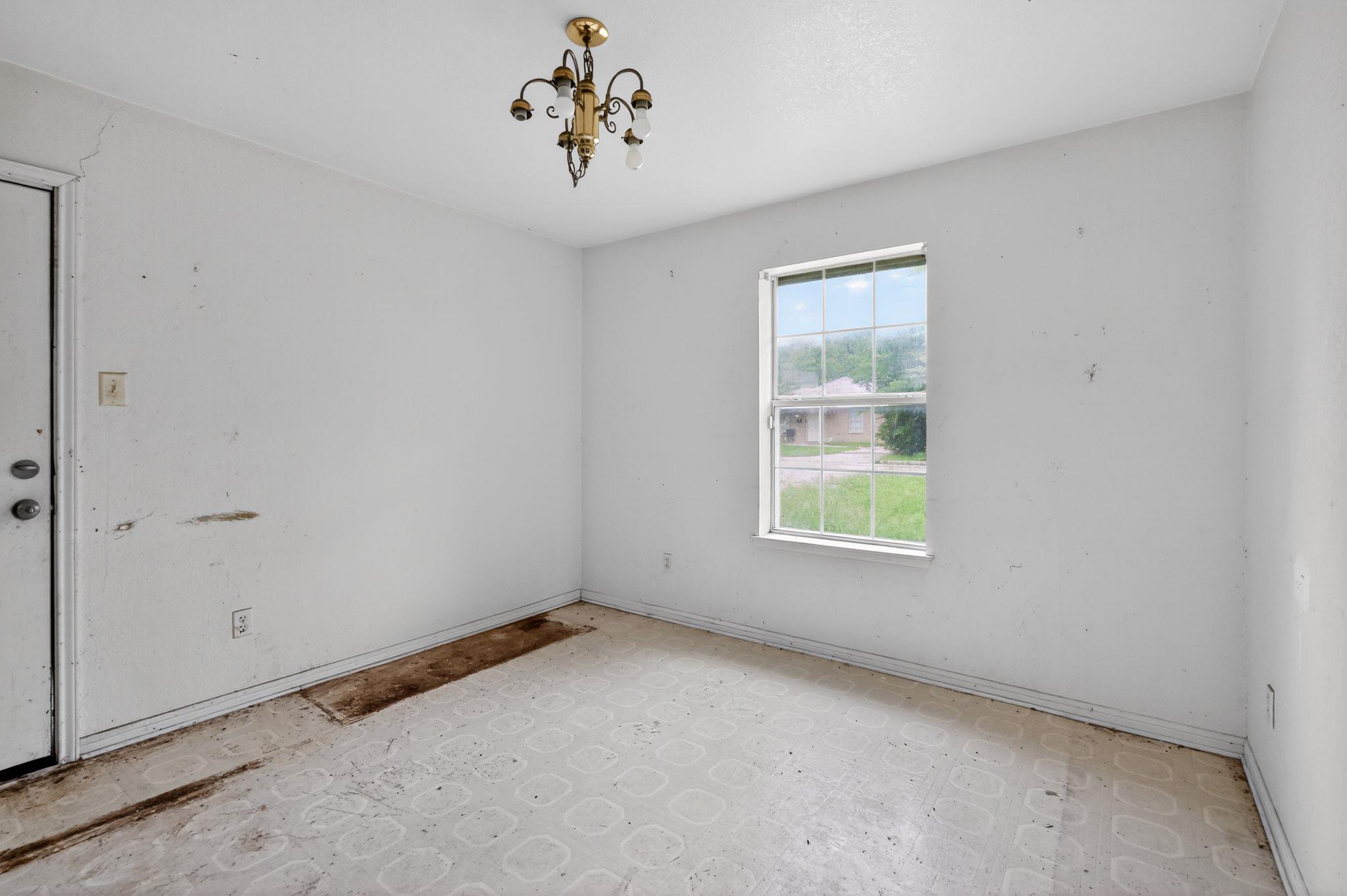 1003 S 4th ST