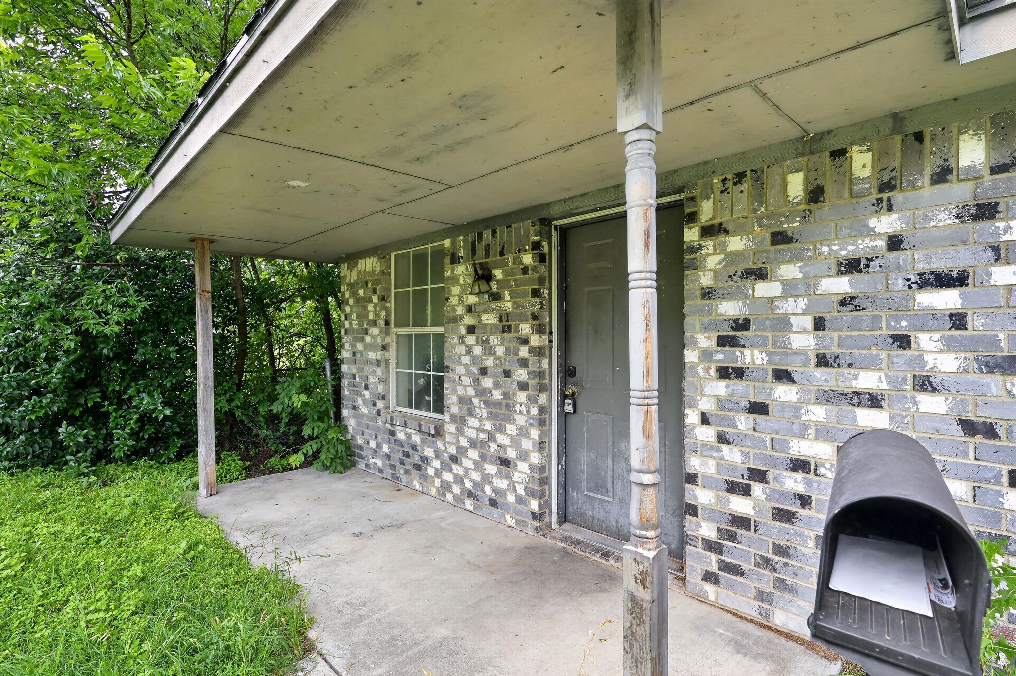 1003 S 4th ST