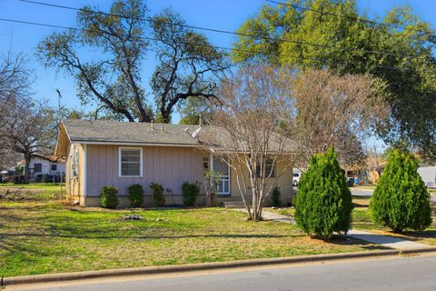 Photo of 202 Forest ST, Georgetown, TX 78626 (MLS # 6506944)