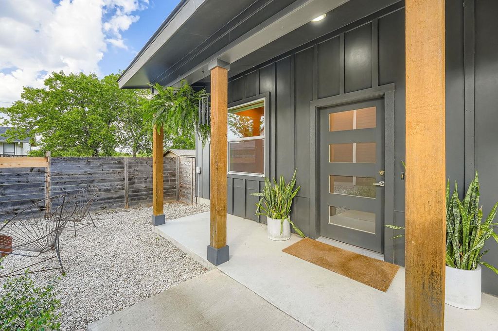 Photo of 7311 Providence Ave #B, Austin, TX 78752 (MLS # 3276606)