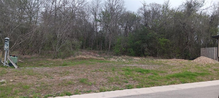 Photo 1 of 1 — 121 Bateleurefrey CV, Cedar Creek, TX 78612