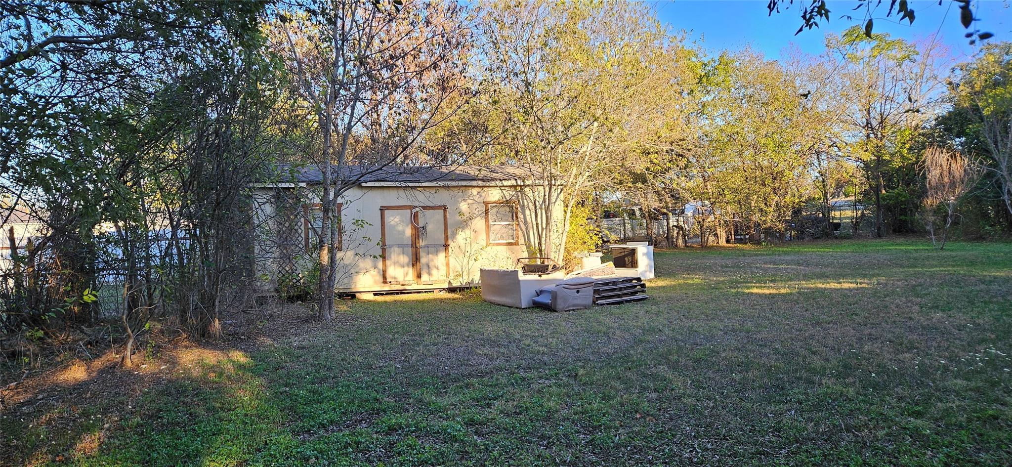 908 Glass DR