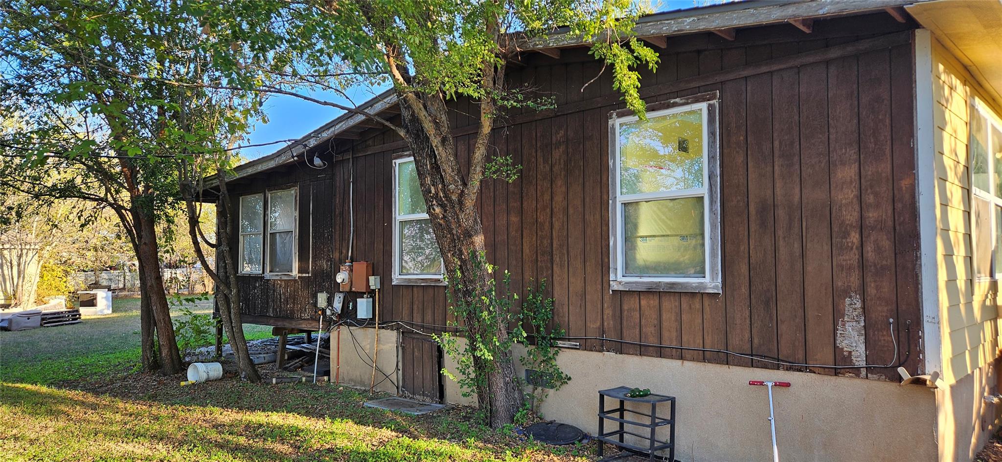 908 Glass DR