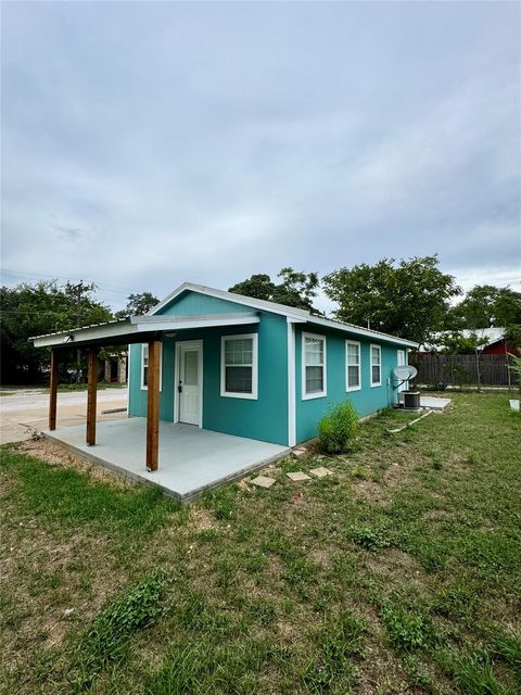 Photo of 143 N West ST, Bertram, TX 78605 (MLS # 1833577) Photo of 143 N West ST, Bertram, TX 78605 (MLS # 1833577)