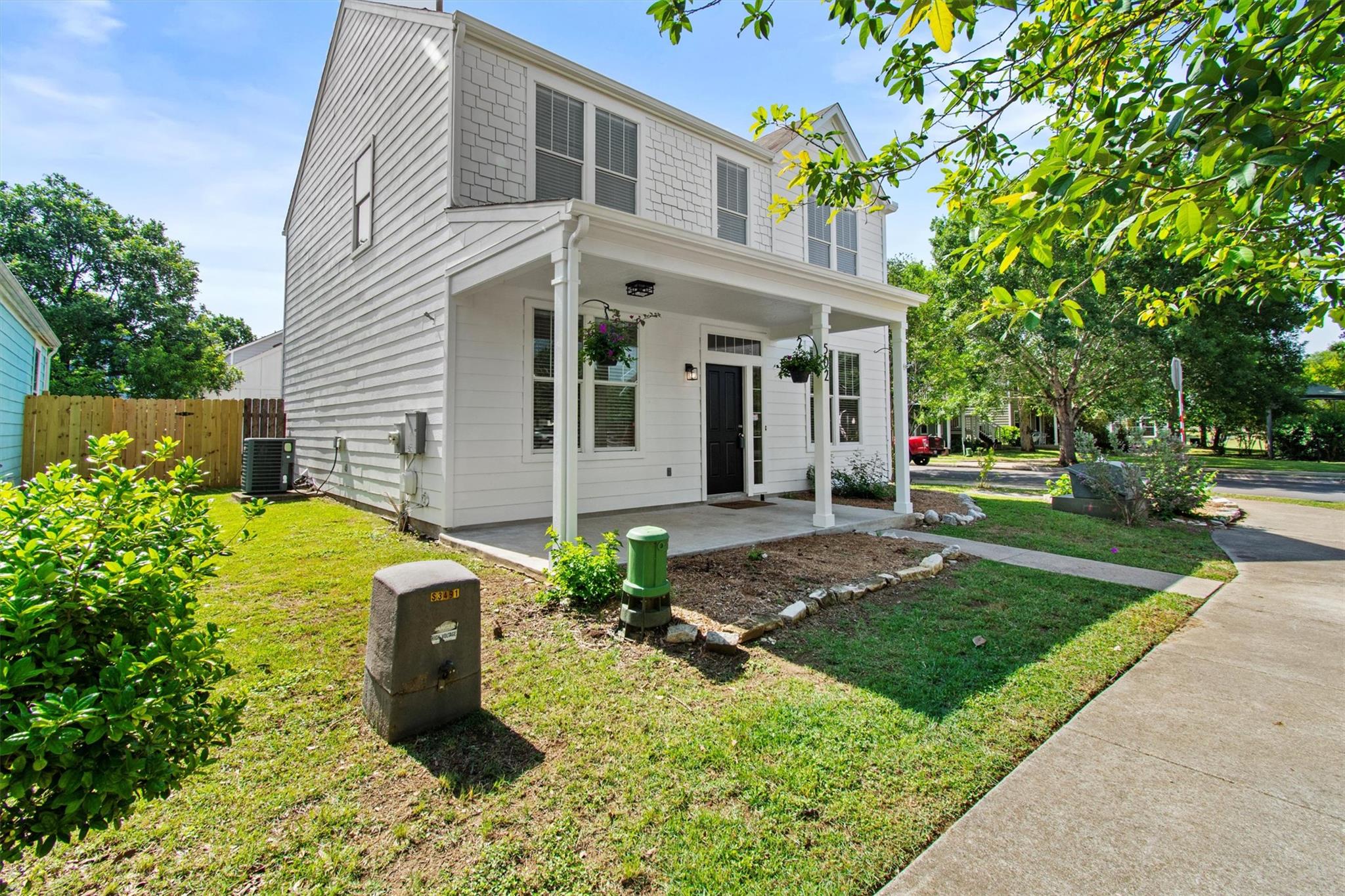502 Shadowpoint DR
