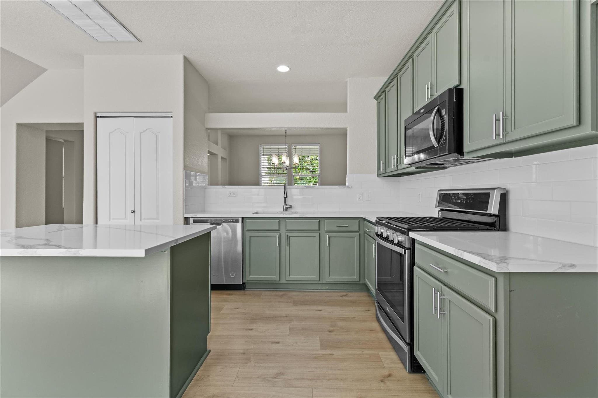 502 Shadowpoint DR
